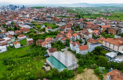 Depo 1000m2 me qira në lagjen Kodra e Trimave