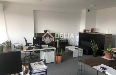 Zyrë me qira në Pejton