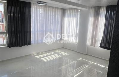 Ofrohet Banesa / zyre me qira në Rr. Muharrem Fejza