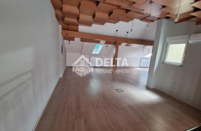 Zyrë 267m2 me qira në Qendër