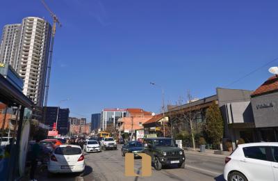 Zyre/Lokal 280M2 Me Qera Në Lagjën Pejton – Prishtinë