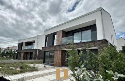 Shitet Shtëpia Në Lagjen Qëndresa: Sipërfaqe 300M2