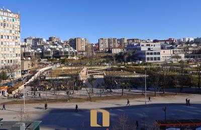 Banesë Me Qera Në Qendër Tek “Tre Sheshirat” – Prishtinë