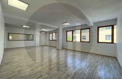 Zyre 360m2 me qira në Qendër