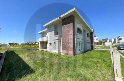 Shtëpi 420m2 në shitje në Veternik