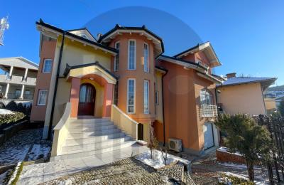 Shtëpi 667m2 në shitje në lagjen Sofali