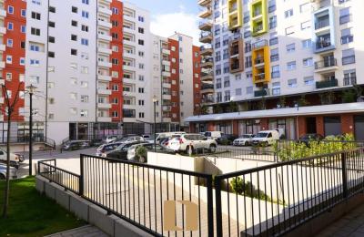 Lokal Në Shitje Në Rrugën – B