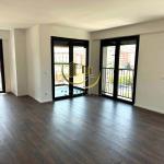 Banesë Zyre me qira në Pejton