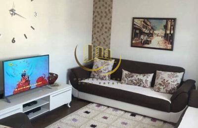 Banesa me qira në Bregun e Diellit