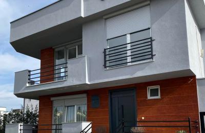 SHTËPI ME QERA NË ÇAGLLAVICË