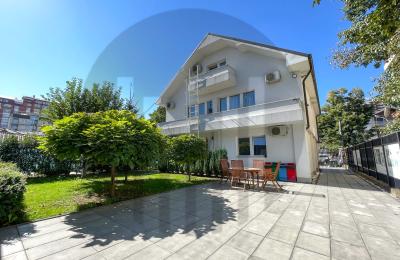 Shtëpi 900m2 me qira në lagjen Qendër-Pejton