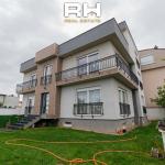 Shtëpi 450m² në SHITJE në Lagjen Qëndresa