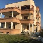 Shitet shtëpija 3 katshe me sipërfaqe 800m2 me 13.5 Ari Truall në Llapnasellë