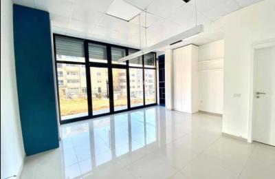 Ipet me qira Lokali 33m2 kati perdhesë në lagjen Mati 1