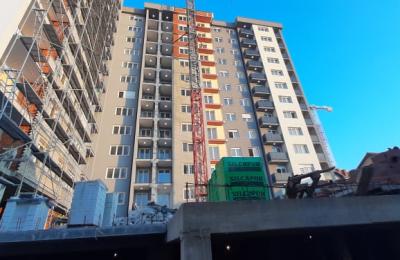 Shitet banesa 3 dhomëshe 97m2 kati 7 në lagjen e Muhaxherëve