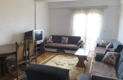 Ipet me qira banesa 3 dhomëshe 90m2 kati 2 Kalabri