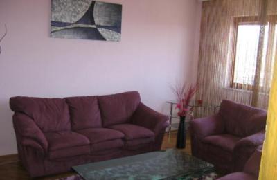 Shitet banesa 3 dhomshe 79m2 kati i 4-tër ne lagjen Arbëria