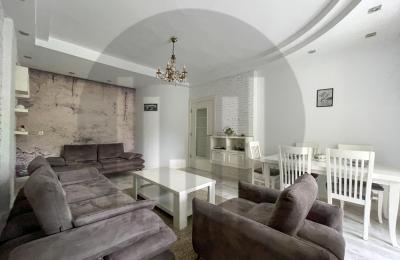 Banesë me 2 dhoma gjumi me qira në lagjen Qendër