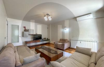 Banesë me 1 dhomë gjumi me qira ne Qendër