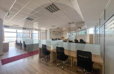 Objekt afarist 1000m2 me qira në lagjen Aktash