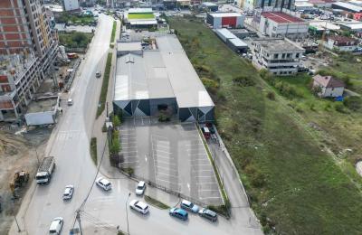 Objekt afarist 1600m2 me qira në lagjen Veternik