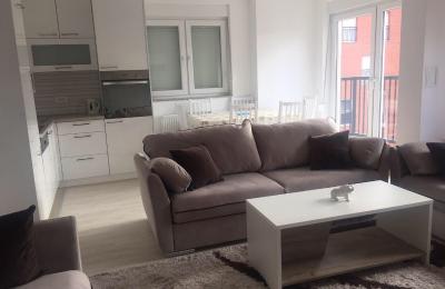 Ipet me qira banesa 3 dhomshe 70m2 Lagja e Spitalit