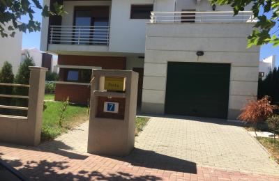 Ipet me qira shtepia 2 katshe 260m2 lagja Marigona