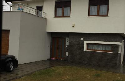 Ipet me qira Shtepia 2 katshe me 3 Ari Truall në Matiqan