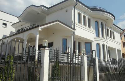 Ipet me qira Shtepia 4 kate me 500m2 Bregu i Diellit