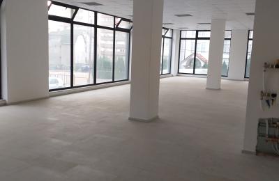 Shitet Lokali 134 m2 në Lagjen e Spitalit