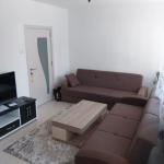 Ipet me qira banesa 2 dhomëshe 50m2 kati 2 në Qender