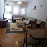 Ipet me qira banesa 3 dhomeshe 90m2 kati 2 në lagjen Aktash