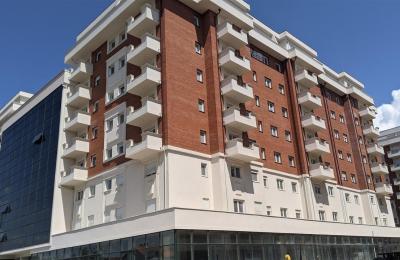 Shitet banesa 3 dhomëshe 87m2 ne katin e 5 ne Lagjja Kalabria(Emshir)