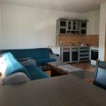 Ipet me qira banesa 3 dhomëshe në Lagjen Emshir kalabri (afër UBT)