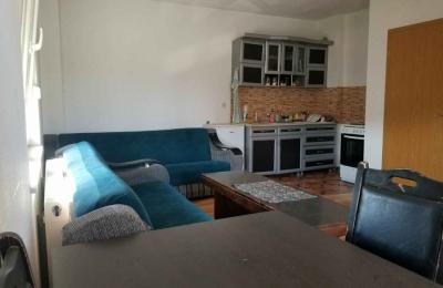 Ipet me qira banesa 3 dhomëshe në Lagjen Emshir kalabri (afër UBT)