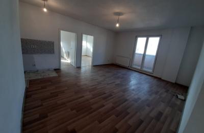 Shitet banesa 3 dhomshe 86m2 kati 8 Fushë Kosovë