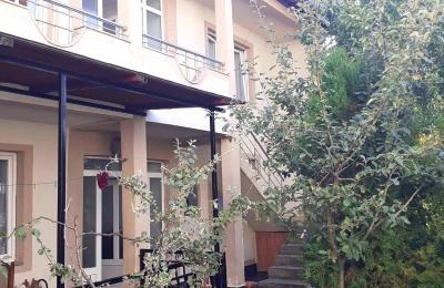 Shitet Shtepia 2 katëshe me 2.5 Ari truall në lagjen Kodra e Trimav