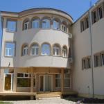 Objekt afarist për shitje në lagjen Kalabria, me sipërfaqe 950m2,