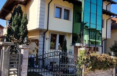 Shitet Shtepia 550m2 me 3 Ari Truall në Lagjen Bregu i Diellit