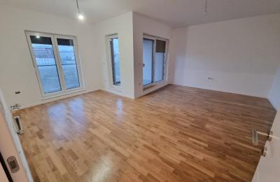 Shitet banesa 4 dhomshe 107m2 kati 6 Lagja e Spitalit