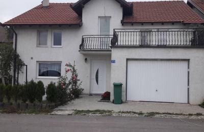 Shitet shtepia 2 katshe 220m2 me 3 Ari Truall në Fushë Kosovë