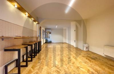 Zyre 160m2 me qira në Qendër