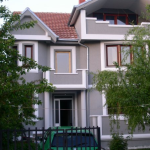 Shitet shtepia 3 katëshe sip. 230m2, 2.6 ari truall në lagjen Mati 1