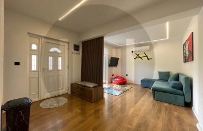 Shtëpi me 2 dhoma gjumi me qira në lagjen Mati 1