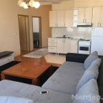 Ipet me qira banesa 3 dhomeshe 75m2 kati 4 në lagjen Kodra e Diellit