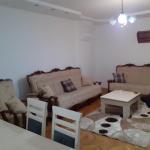 Ipet me qira banesa 3 dhomëshe 100m2 kati 3 në Qender