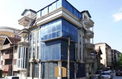 Zyrë Me Qira Në Rrugën Rustem Statovci – 420 M²