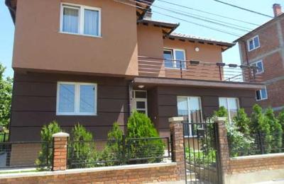 Shitet Shtepia 2 katshe me sipërfaqe 200m2, në lagjen Mati 1