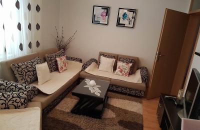 Shitet banesa 3 dhomshe 74m2 kati 5 lagja Dodona