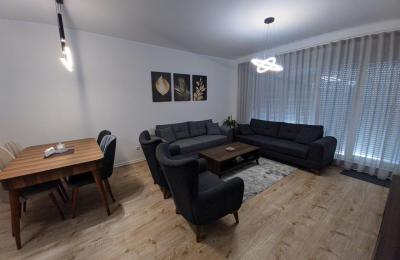 Shitet banesa 3 dhomshe 82m2 kati 8 Mati 1